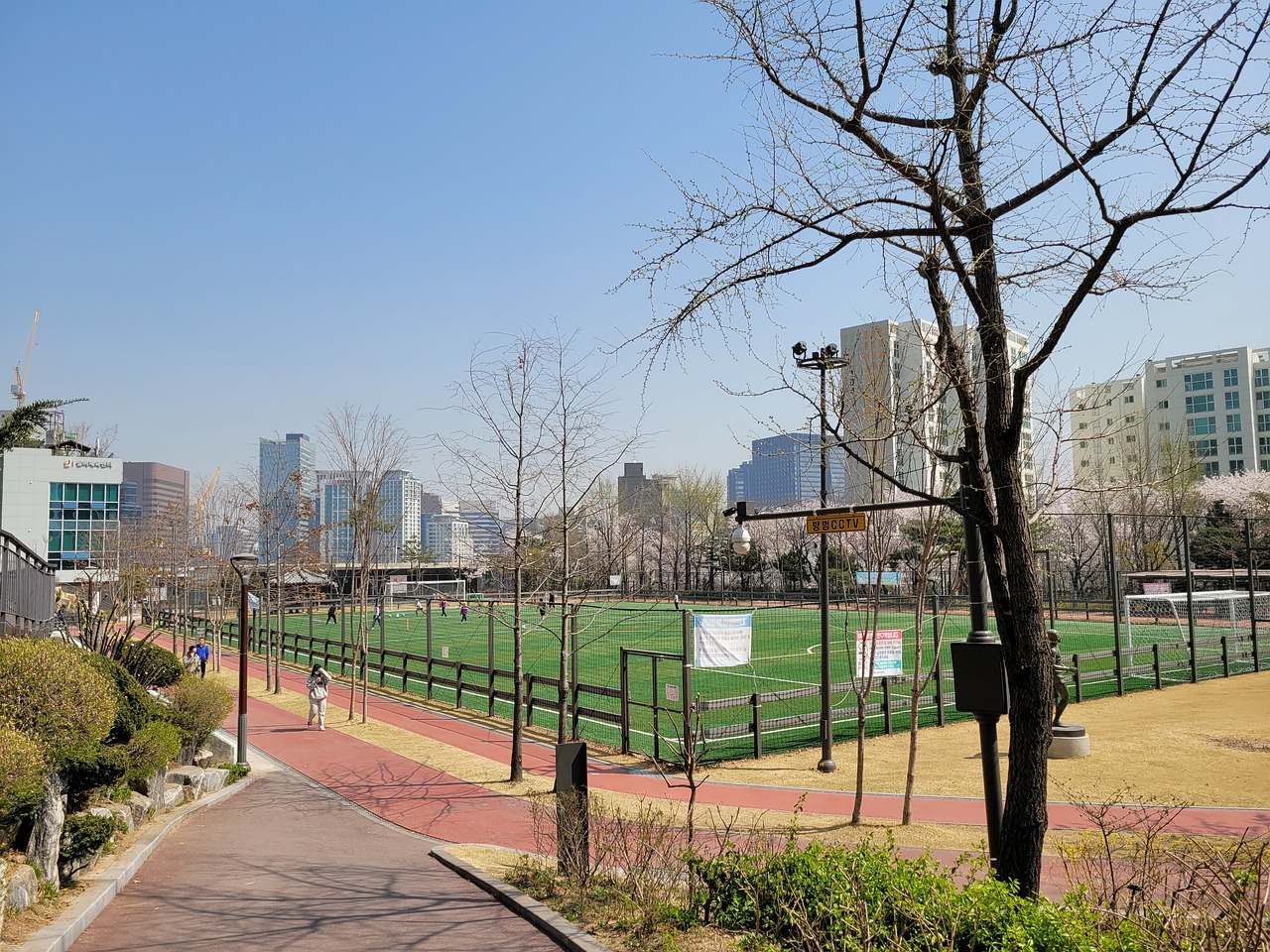 现不仅展示